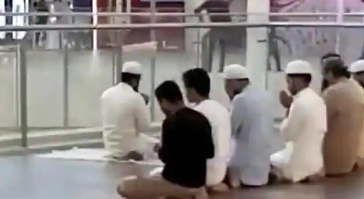 FIR lodged after controversy over offering Namaz in Lucknow Lulu Mall, management said – Namaji was not our staff